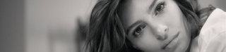 baner z Emily Ratajkowski Kérastase