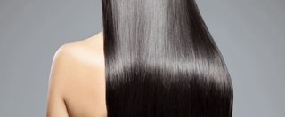 Długie, ciemne damskie glass hair od tyłu