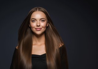 Wzmocnione włosy po zabiegach fryzjerskich
